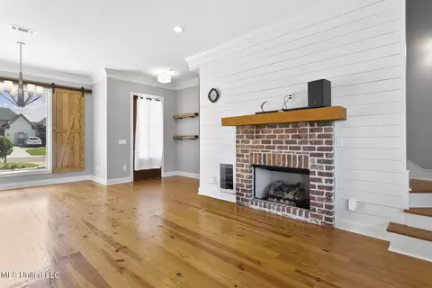 Living - 403 Duke Ct, Flowood, MS 39232 photo 2 of 2