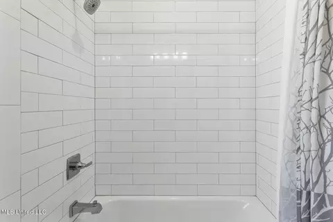 Bath - 403 Duke Ct, Flowood, MS 39232 photo 2 of 7