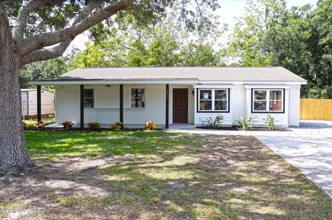 2821 Pleasant St, Pascagoula, MS 39581