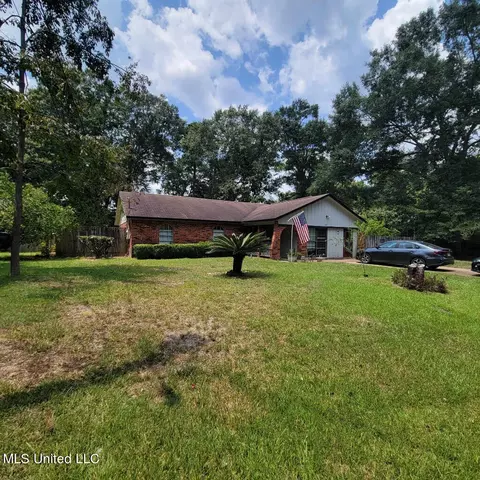 8609 Pine Cone Dr, Gautier, MS 39553