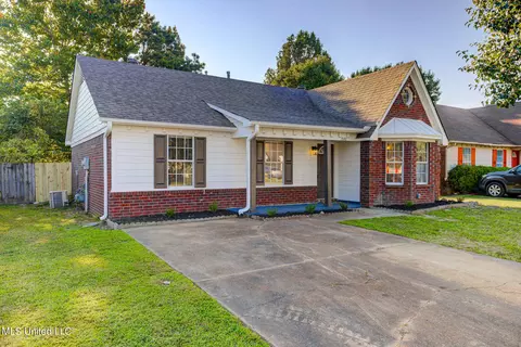 7042 Foxhall Dr, Horn Lake, MS 38637