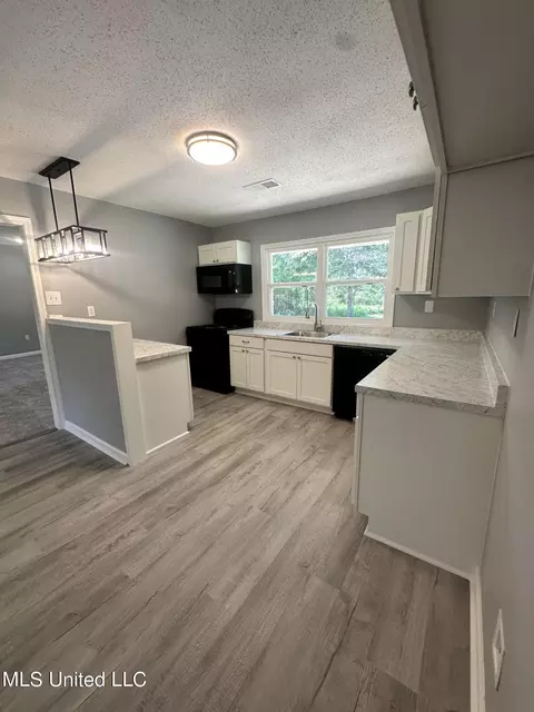 Kitchen - 282 Highway 332, Grenada, MS 38901 photo 1 of 2