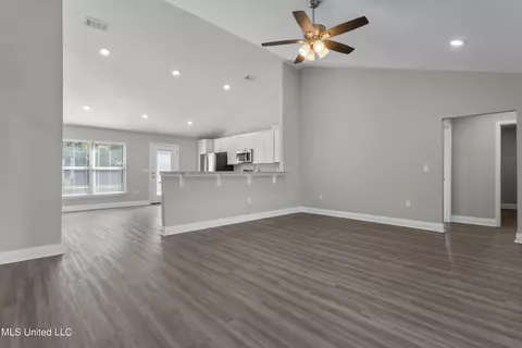 Living - 43 Mojave Ln, Picayune, MS 39466 photo 2 of 2