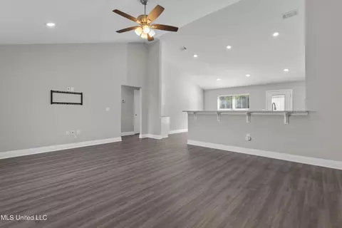 Living - 43 Mojave Ln, Picayune, MS 39466 photo 1 of 2