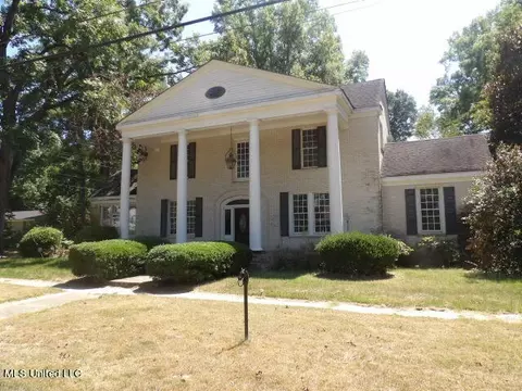 217 E Tate St, Senatobia, MS 38668