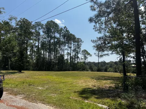 8525 Pickering Forrest Dr, Ocean Springs, MS 39564