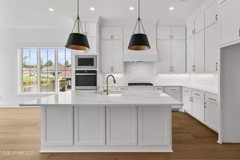 Kitchen - 128 Herons Bay Cir, Madison, MS 39110 photo 2 of 6