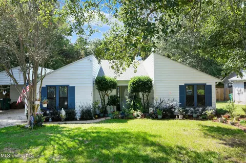 784 Maui Ct, Diamondhead, MS 39525