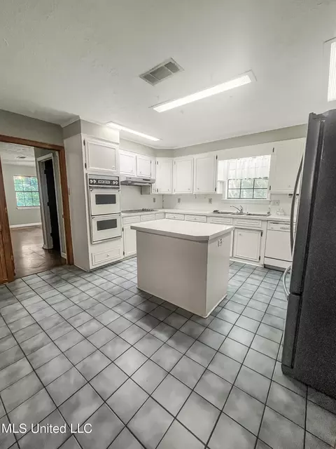Kitchen - 714 Laney Dr, Clinton, MS 39056 photo 3 of 3