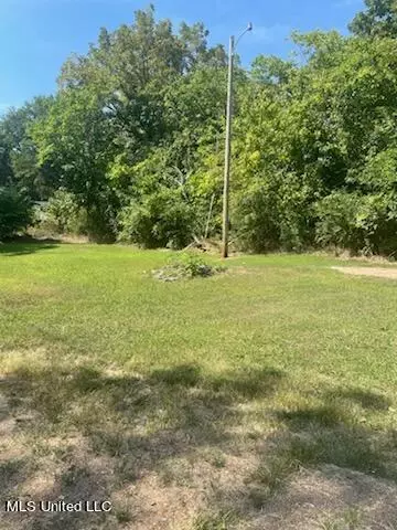 213 Division St, Como, MS 38619 photo 1