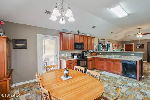 200 Barrington Cv, Florence, MS 39073 photo 12