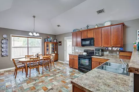 200 Barrington Cv, Florence, MS 39073 photo 8