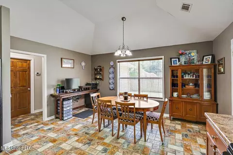 200 Barrington Cv, Florence, MS 39073 photo 11