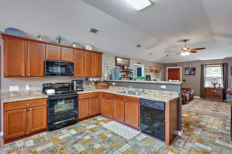200 Barrington Cv, Florence, MS 39073 photo 9