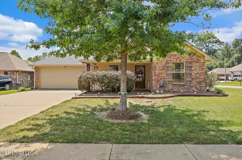 200 Barrington Cv, Florence, MS 39073
