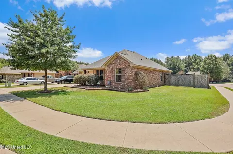 200 Barrington Cv, Florence, MS 39073 photo 2