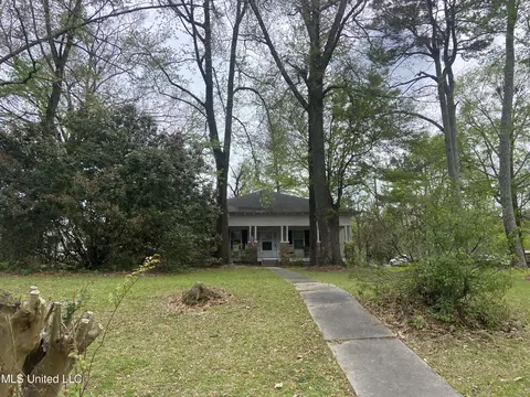 Exterior - 702 E Jackson Rd, Union, MS 39365 photo 4 of 10