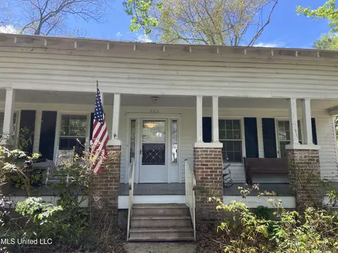 Exterior - 702 E Jackson Rd, Union, MS 39365 photo 2 of 10