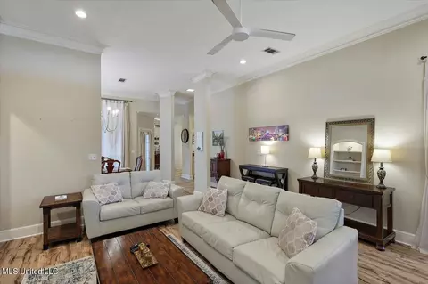 Living - 109 Autumn Hill Dr, Jackson, MS 39211 photo 2 of 2