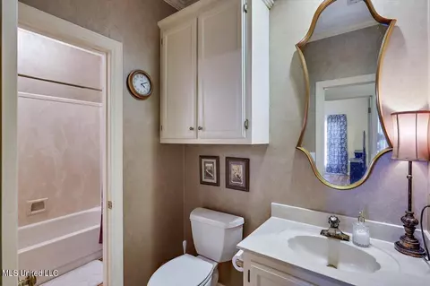 Bath - 109 Autumn Hill Dr, Jackson, MS 39211 photo 3 of 4