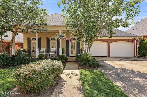 Exterior - 109 Autumn Hill Dr, Jackson, MS 39211 photo 2 of 15