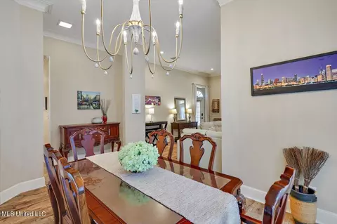Dining - 109 Autumn Hill Dr, Jackson, MS 39211 photo 2 of 4