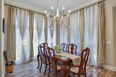 Dining - 109 Autumn Hill Dr, Jackson, MS 39211 photo 1 of 4