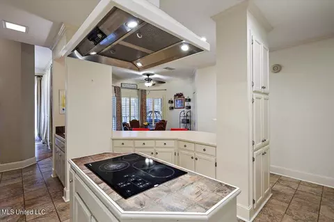 Kitchen - 109 Autumn Hill Dr, Jackson, MS 39211 photo 2 of 6