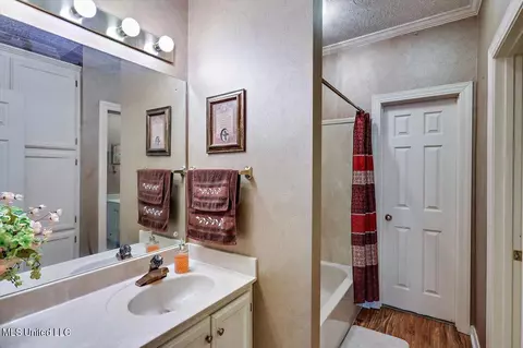 Bath - 109 Autumn Hill Dr, Jackson, MS 39211 photo 4 of 4
