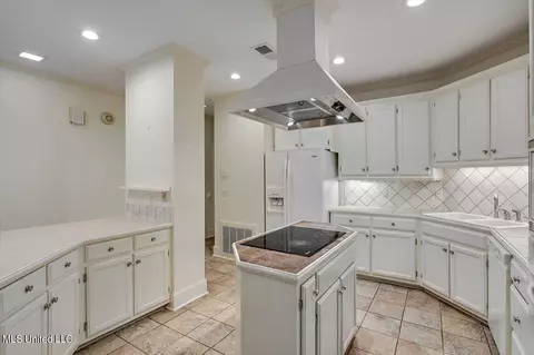 Kitchen - 109 Autumn Hill Dr, Jackson, MS 39211 photo 1 of 6