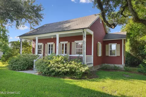 342 Main St, Bay Saint Louis, MS 39520