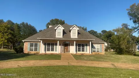 802 Oak Trl, Canton, MS 39046