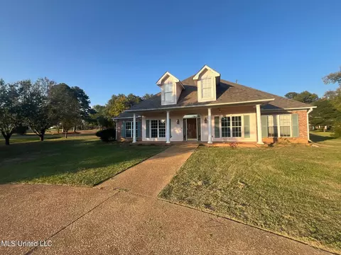 Exterior - 802 Oak Trl, Canton, MS 39046 photo 2 of 5