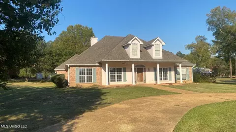 Exterior - 802 Oak Trl, Canton, MS 39046 photo 5 of 5