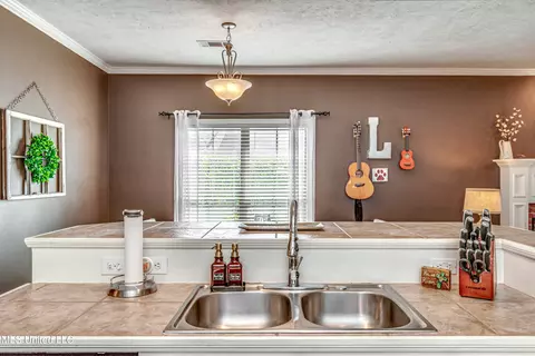 Kitchen - 141 Bradfield Rd, Madison, MS 39110 photo 7 of 9