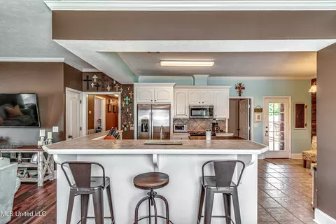 Kitchen - 141 Bradfield Rd, Madison, MS 39110 photo 3 of 9