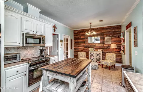 Kitchen - 141 Bradfield Rd, Madison, MS 39110 photo 6 of 9