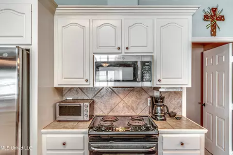 Kitchen - 141 Bradfield Rd, Madison, MS 39110 photo 8 of 9