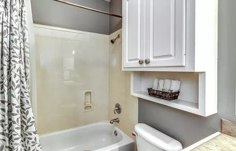 Bath - 141 Bradfield Rd, Madison, MS 39110 photo 2 of 6