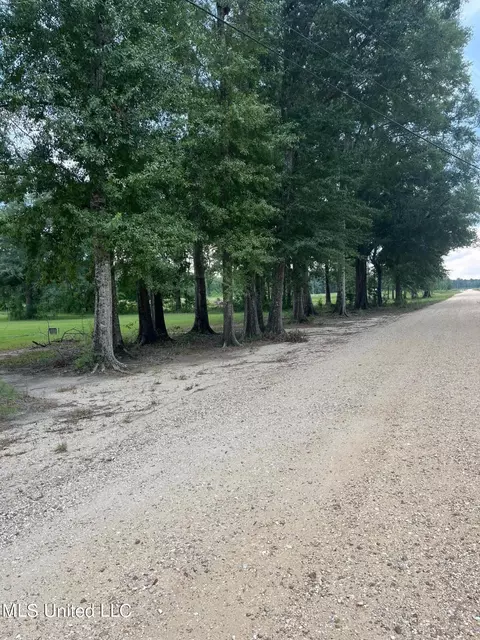 22 Jessica Ln, Picayune, MS 39466