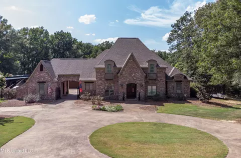 150 Bellewood Dr, Clinton, MS 39056