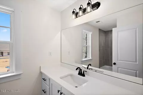Bath - 7703 Crosswinds Blvd, Hernando, MS 38632 photo 5 of 5