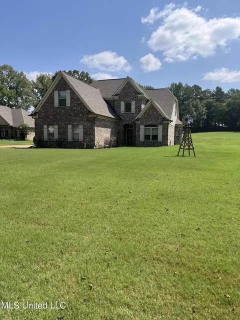 1716 Gwynn Rd, Nesbit, MS 38651