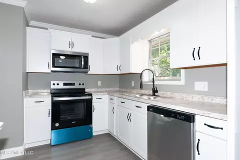 Kitchen - 4342 Rock Creek Rd, Moss Point, MS 39563 photo 2 of 3