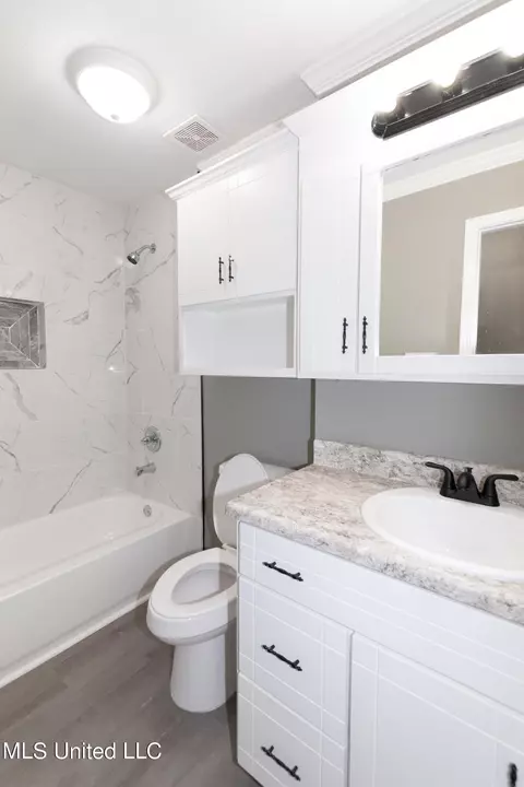 Bath - 4342 Rock Creek Rd, Moss Point, MS 39563 photo 1 of 2