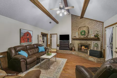 Living - 104 Kathryn Dr, Brandon, MS 39042 photo 1 of 2