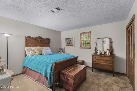 Bedroom - 104 Kathryn Dr, Brandon, MS 39042 photo 3 of 6