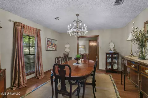 Dining - 104 Kathryn Dr, Brandon, MS 39042 photo 3 of 5