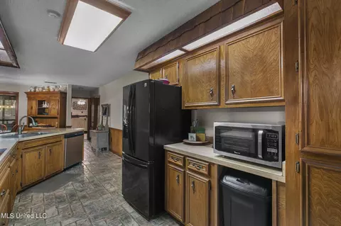Kitchen - 104 Kathryn Dr, Brandon, MS 39042 photo 2 of 6