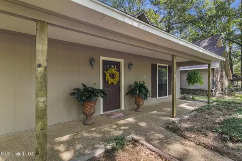 Exterior - 104 Kathryn Dr, Brandon, MS 39042 photo 6 of 23